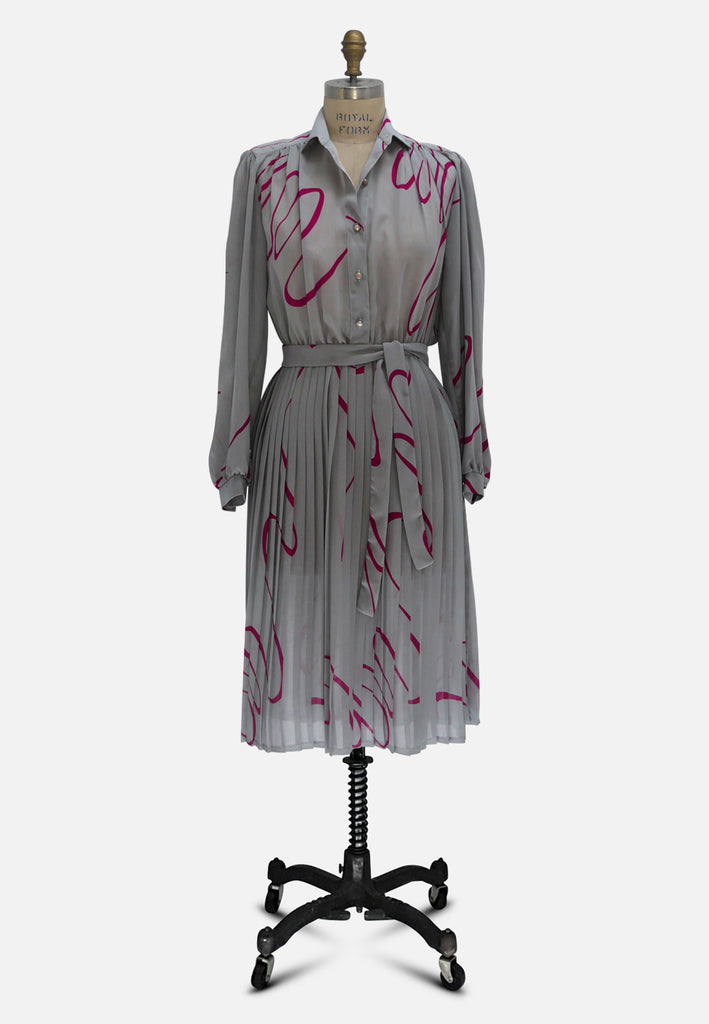 1970s Puritan Grey Silk Shirtdress with Fuchsia Ribbon Print 'VIP'
